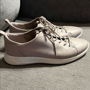 Ecco Women's beige/tan Sneakers size 9